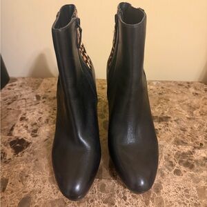 Tahari Black with leopard print and soft animal skin on the back platform Boots